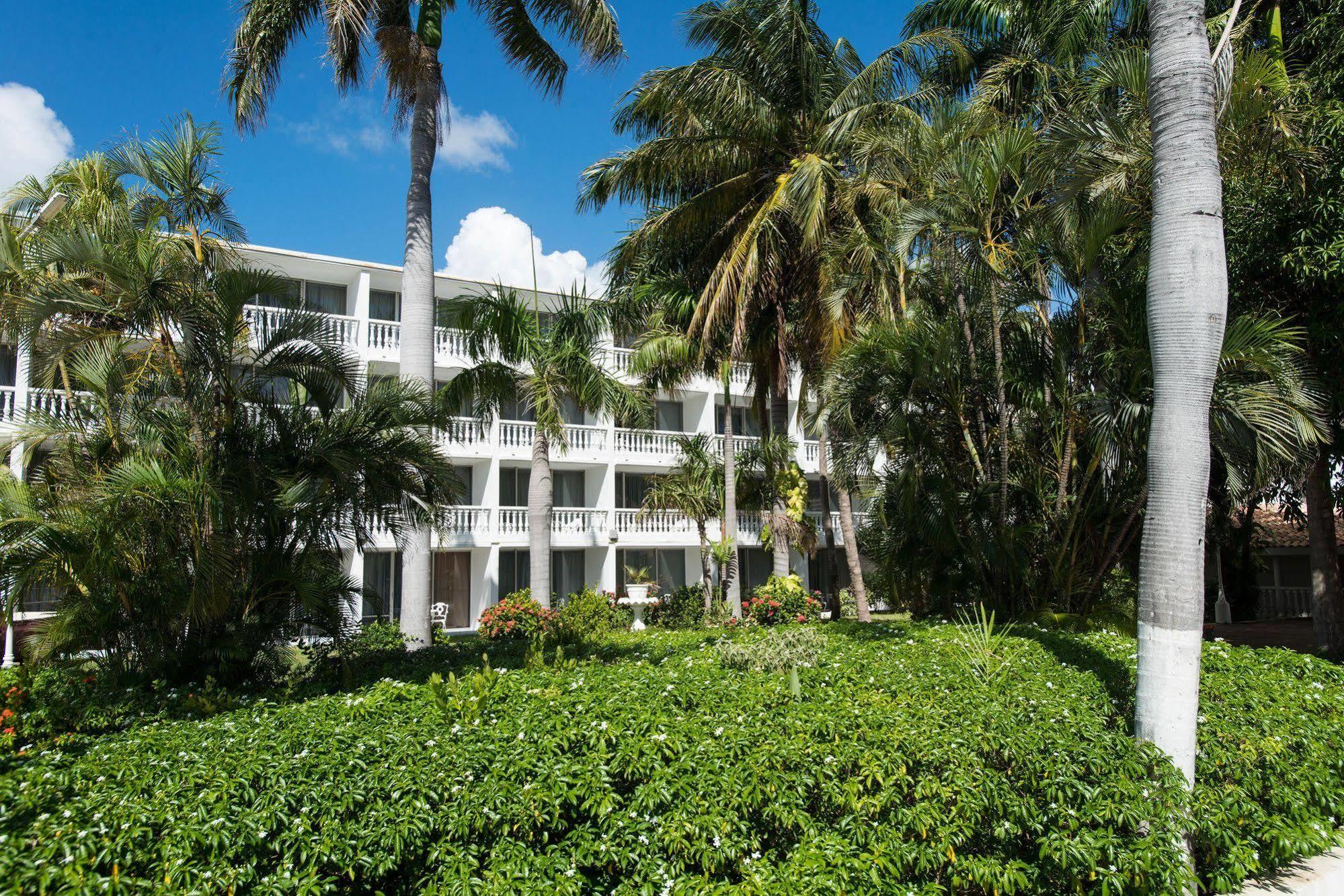 Holiday Beach Resort And Casino Willemstad Exterior foto